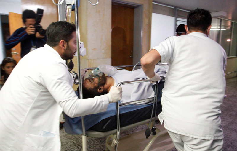 Brazilian soccer player Alan Luciano Ruschel of Chapecoense soccer club receives medical attention after a plane crash in Antioquia, central Colombia November 29, 2016. REUTERS/Guillermo Ossa/EL TIEMPO ATTENTION EDITORS - THIS IMAGE WAS PROVIDED BY A THIRD PARTY. EDITORIAL USE ONLY. COLOMBIA OUT. NO COMMERCIAL OR EDITORIAL SALES IN COLOMBIA. TPX IMAGES OF THE DAY - RTSTSFU